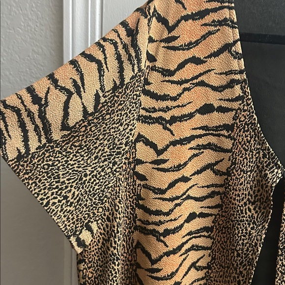 Animal Print Open Front Tan & Black Short Sleeve Vintage Cardigan - Picture 3 of 6